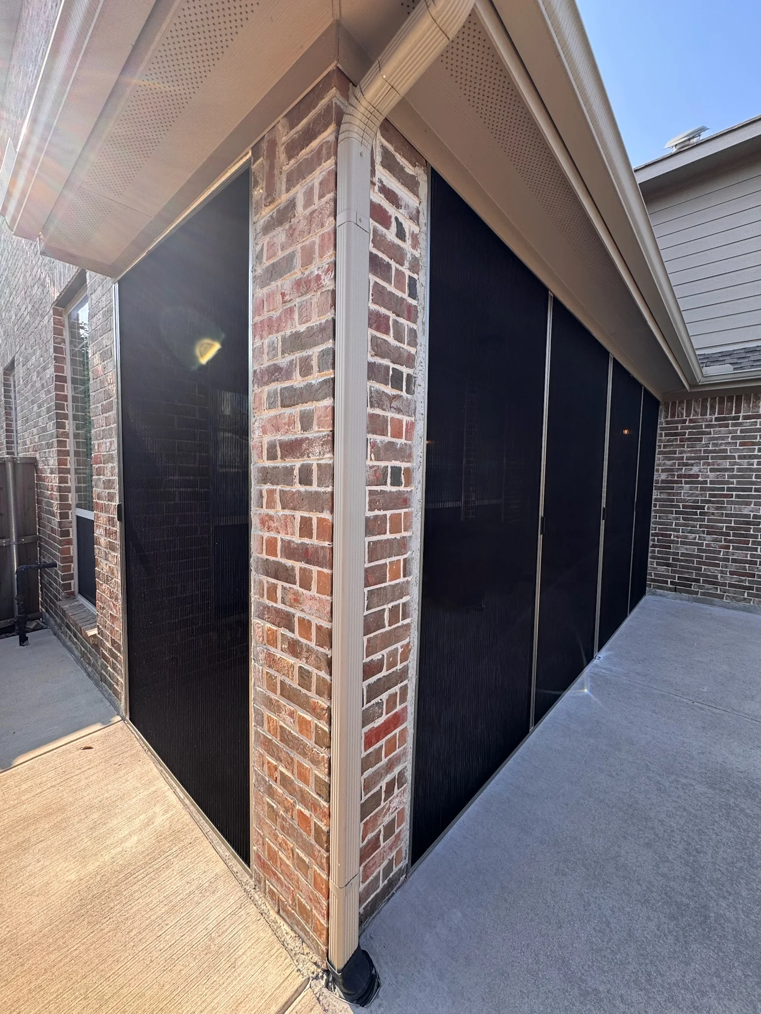 Multi-handle pleated screens enclosing a covered patio