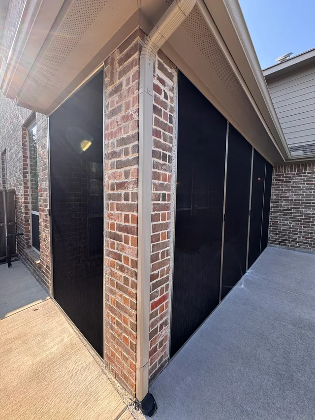 Multi-handle pleated screens enclosing a covered patio